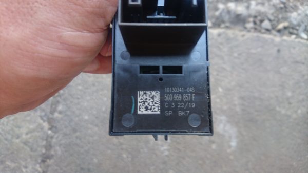 PRZEŁĄCZNIK STEROWANIE SZYB VW 5G0959857E - obrazek 2