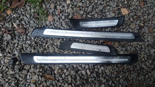 LISTWA PROGOWA KOMPLET A5 8T8853374