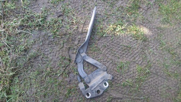 Zawiasy Maski 3C0823301E 3C0823302E  VW Passat B6