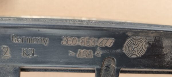 VW PASSAT B6 KRATKA ZDERZAKA ŚRODKOWA 3C0853677 - obrazek 2