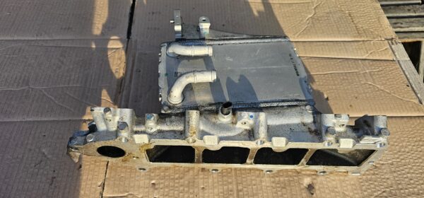 Kolektor ssący intercooler 04L129766P Audi VW Seat Skoda - obrazek 4